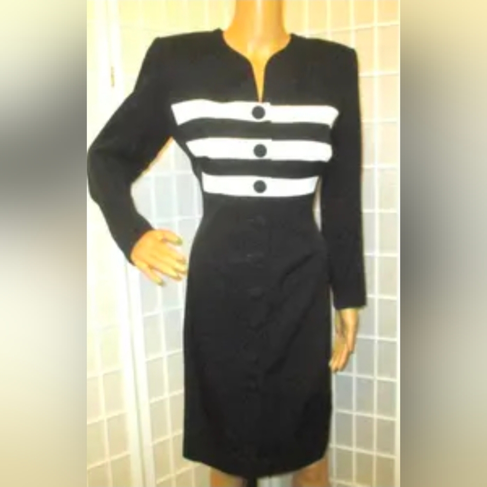 JHON ROBERTS.long sleeve button down retro Dress. 